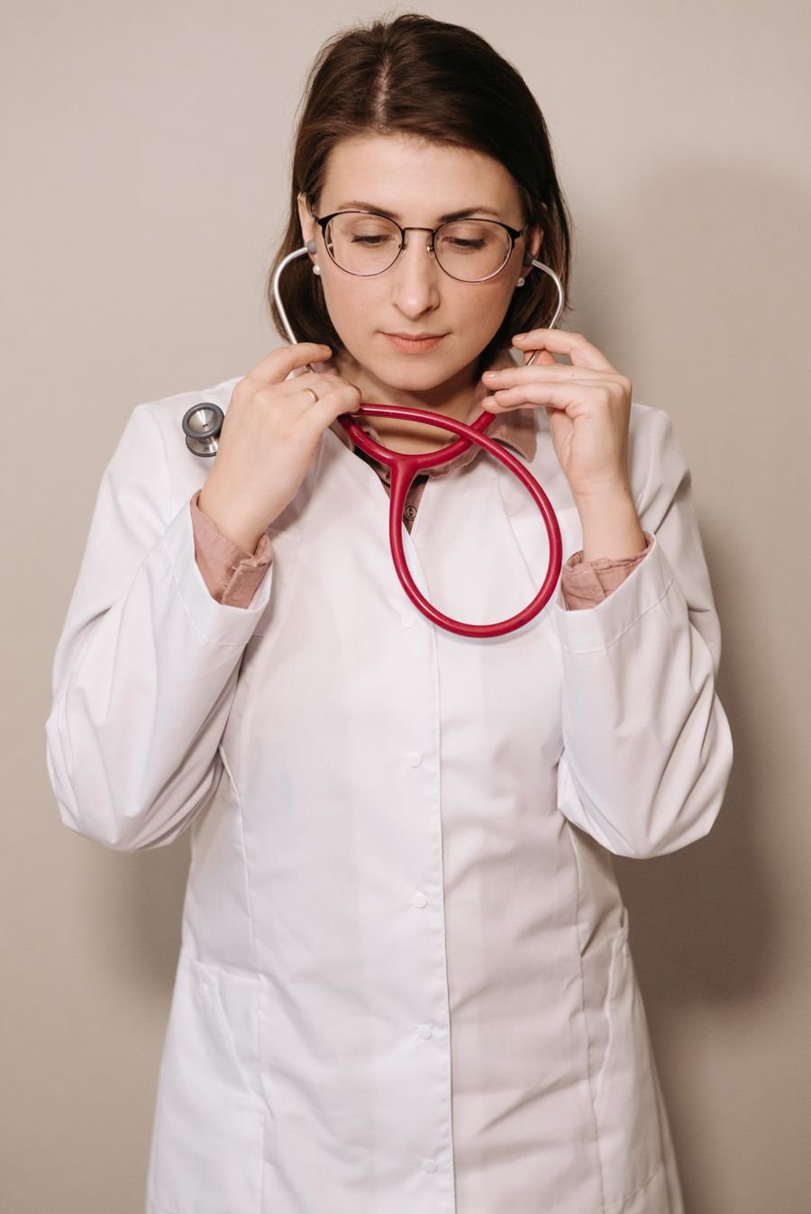 Healthcare professional with a stethoscope — stock photo